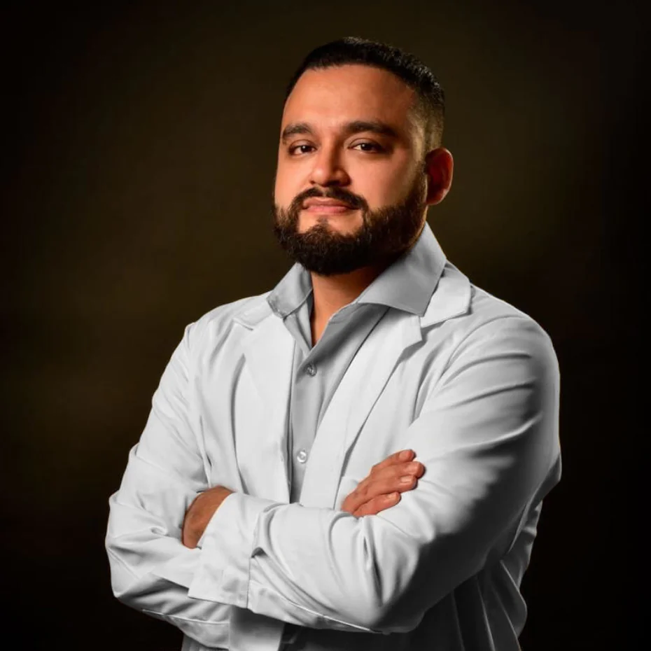 Dr. Galo Cordova